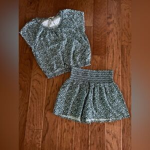 Carve Designs 2 Piece Top and Short Set Smocked Waist Size Small